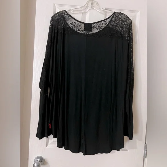 Queen of Darkness Hi-Lo Lace Dolman Top - Size 2X - Picture 4 of 4